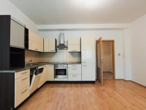 Pronájem bytu 2+kk, Praha - Prosek, Vysočanská, 48 m2