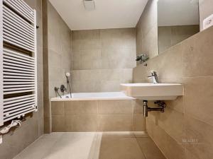 Pronájem bytu 2+kk, Praha - Hlubočepy, Benešova, 48 m2