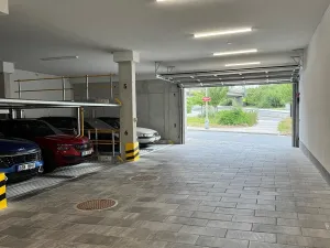 Pronájem garážového stání, Praha - Libeň, Primátorská, 2590 m2