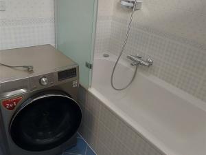 Pronájem bytu 2+kk, Praha, Pod Hybšmankou, 78 m2