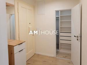 Pronájem bytu 2+kk, Praha - Holešovice, Osadní, 58 m2
