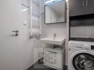Pronájem bytu 1+kk, Praha - Hloubětín, Poděbradská, 32 m2