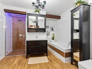 Prodej bytu 3+kk, Chrastava, náměstí 1. máje, 156 m2