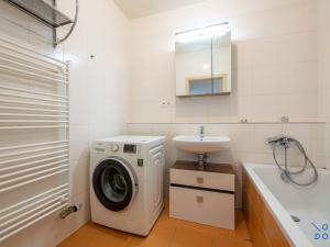 Prodej bytu 2+kk, Praha - Háje, Jurkovičova, 60 m2