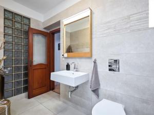 Prodej rodinného domu, Lhota pod Libčany, 200 m2