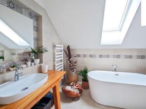 Prodej rodinného domu, Lhota pod Libčany, 200 m2