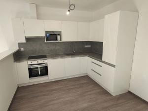 Pronájem bytu 2+kk, Strakonice - Strakonice II, Bezděkovská, 63 m2