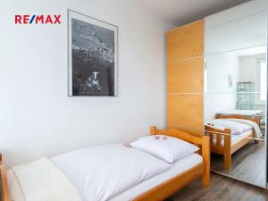 Prodej bytu 1+1, Praha - Troja, Krynická, 29 m2