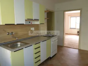 Prodej bytu 2+1, Plzeň - Doubravka, Železničářská, 70 m2