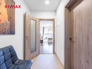 Pronájem bytu 1+kk, Praha - Vršovice, Petrohradská, 30 m2
