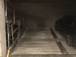 Pronájem garážového stání, Praha - Bubeneč, Ovenecká, 15 m2