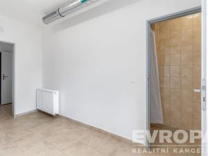 Pronájem skladu, Havlíčkův Brod, okres havlíčkův brod, 8000 m2