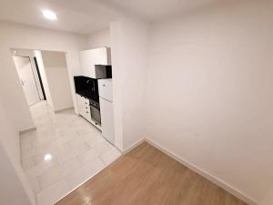 Pronájem bytu 1+kk, Praha - Radotín, Vrážská, 26 m2