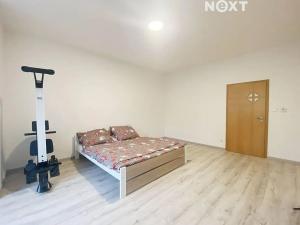 Pronájem kanceláře, Praha - Uhříněves, Přátelství, 56 m2