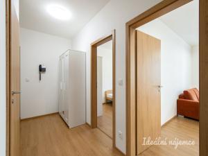 Pronájem bytu 2+kk, Praha - Hostivař, Fojtova, 52 m2