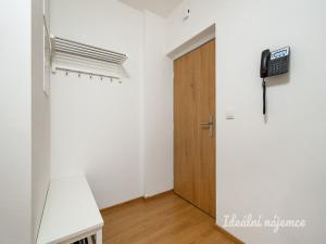 Pronájem bytu 2+kk, Praha - Hostivař, Fojtova, 52 m2