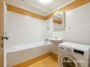 Pronájem bytu 2+kk, Praha - Hostivař, Fojtova, 52 m2