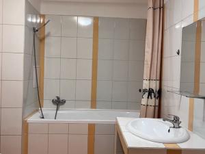 Pronájem bytu 2+kk, Žatec, Otokara Březiny, 52 m2