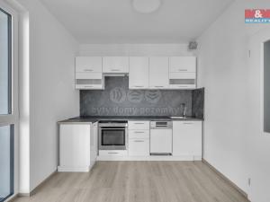 Pronájem bytu 2+kk, Pardubice, Nová Tesla, 51 m2
