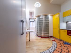 Pronájem bytu 1+1, Praha, Viktora Huga, 46 m2