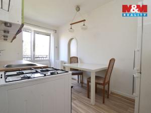 Prodej bytu 2+1, Karlovy Vary - Drahovice, nám. V. Řezáče, 58 m2
