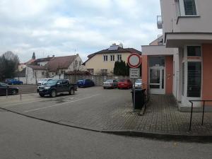 Pronájem garážového stání, České Budějovice, Lidická tř., 13 m2