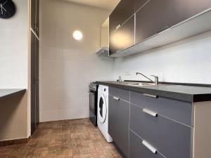 Pronájem bytu 2+1, Praha - Dejvice, Kafkova, 53 m2