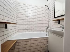 Pronájem bytu 2+1, Praha - Dejvice, Kafkova, 53 m2