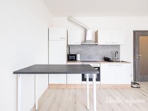 Pronájem bytu 1+kk, Praha - Kbely, Sedlářova, 34 m2