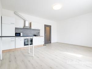 Pronájem bytu 1+kk, Praha - Kbely, Sedlářova, 34 m2