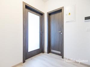 Pronájem bytu 1+kk, Praha - Kbely, Sedlářova, 34 m2