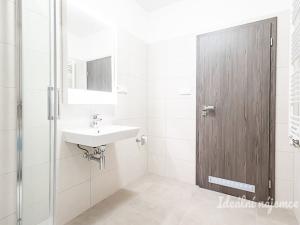 Pronájem bytu 1+kk, Praha - Kbely, Sedlářova, 34 m2