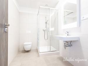 Pronájem bytu 1+kk, Praha - Kbely, Sedlářova, 34 m2