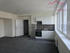 Pronájem bytu 1+kk, Chomutov, Žižkovo náměstí, 35 m2