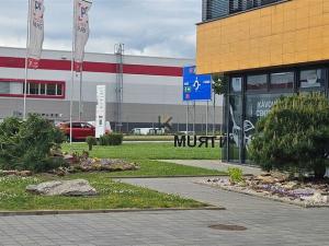 Pronájem obchodního prostoru, Praha - Horní Počernice, Sezemická, 160 m2