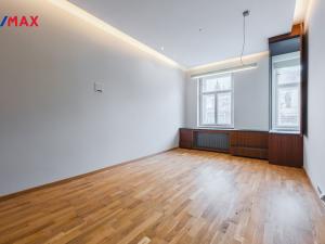 Pronájem kanceláře, Praha - Staré Město, Staroměstské náměstí, 195 m2