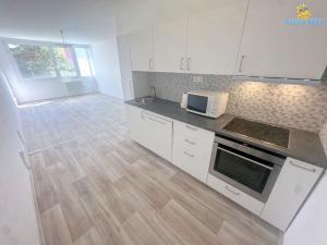 Pronájem bytu 3+kk, Praha - Kamýk, Machuldova, 62 m2