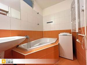 Prodej bytu 3+1, Ostrava, Hlavní třída, 66 m2
