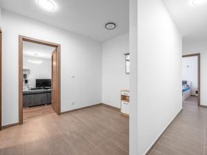 Pronájem bytu 3+kk, Praha - Strašnice, Zvěřinova, 90 m2