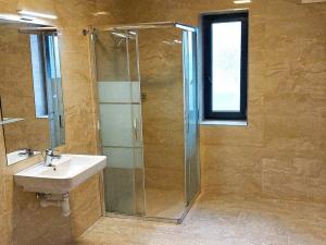 Pronájem obchodního prostoru, Brno - Komárov, Svatopetrská, 71 m2
