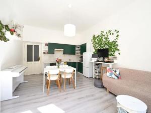Pronájem bytu 2+kk, Praha - Dejvice, Mařákova, 55 m2