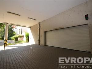 Prodej garážového stání, Praha - Košíře, Plzeňská, 16 m2