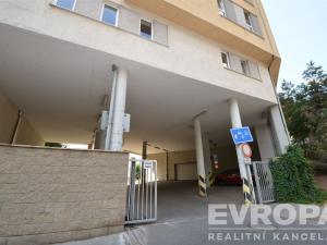 Prodej garážového stání, Praha - Košíře, Plzeňská, 16 m2