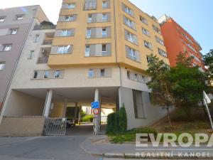 Prodej garážového stání, Praha - Košíře, Plzeňská, 16 m2