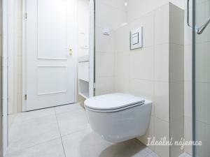 Pronájem bytu 1+kk, Praha - Vinohrady, Varšavská, 26 m2
