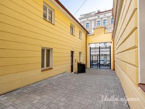 Pronájem bytu 1+kk, Praha - Vinohrady, Varšavská, 26 m2