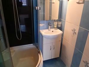 Prodej bytu 3+1, Ostrov, Severní, 69 m2