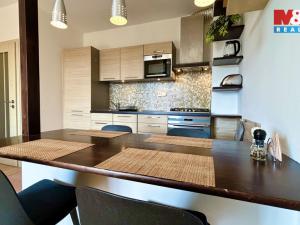 Pronájem bytu 2+kk, Praha - Dubeč, Winklerova, 43 m2
