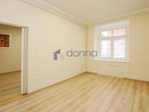Pronájem bytu 2+kk, Praha, Viklefova, 42 m2