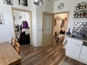 Prodej bytu 1+1, Praha - Vinoř, Českodubská, 45 m2